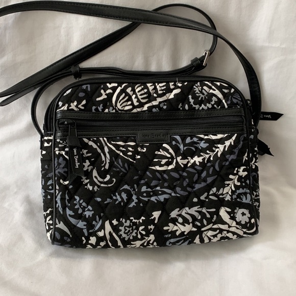 Vera Bradley trimmed CrossBody - Picture 2 of 8
